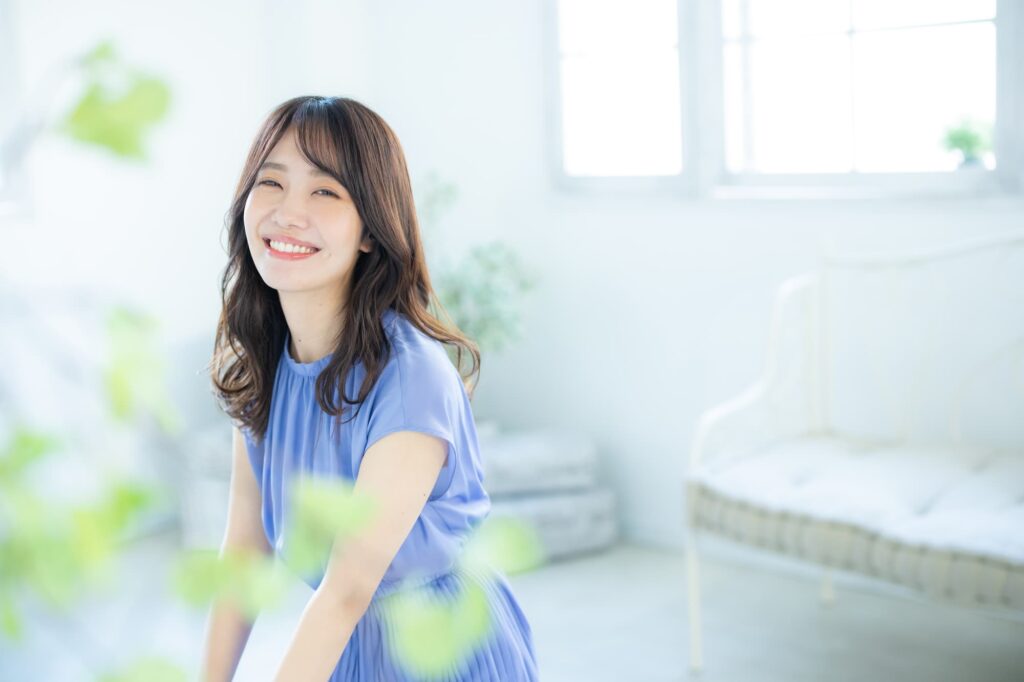 根管治療を終えて笑顔を見せる女性