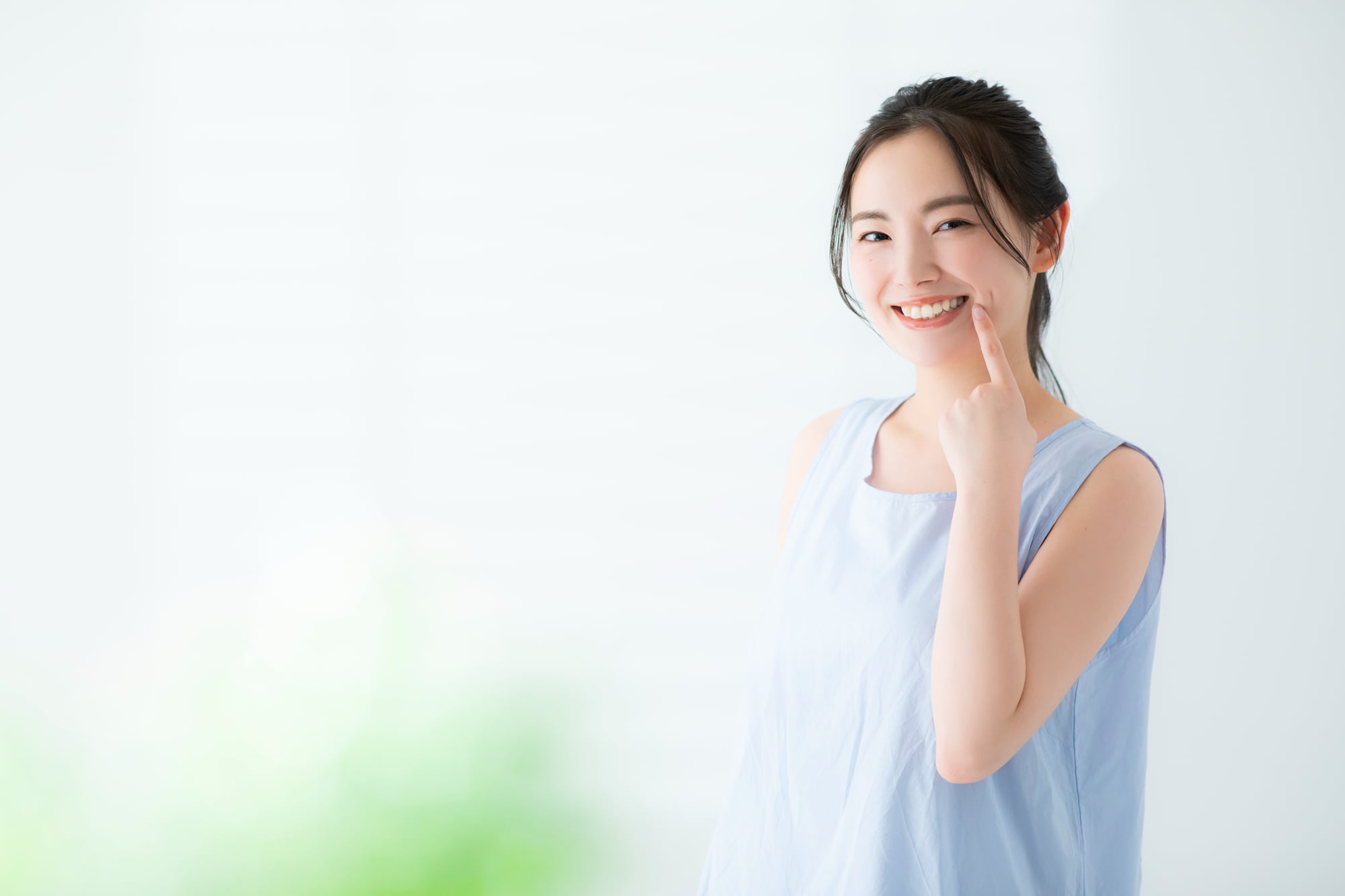 歯周病を治療し口臭が解消した笑顔の女性