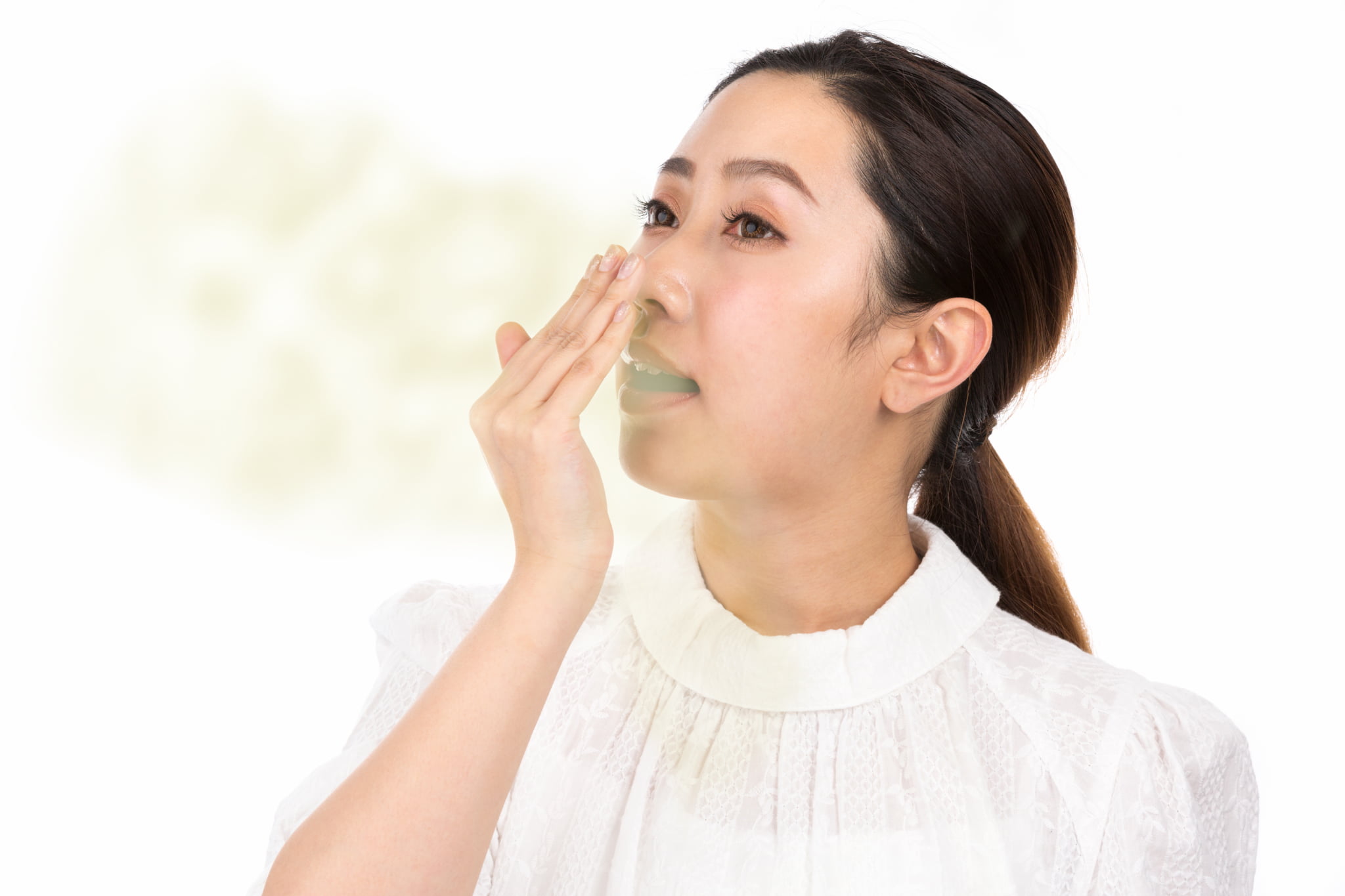口臭が気になる女性