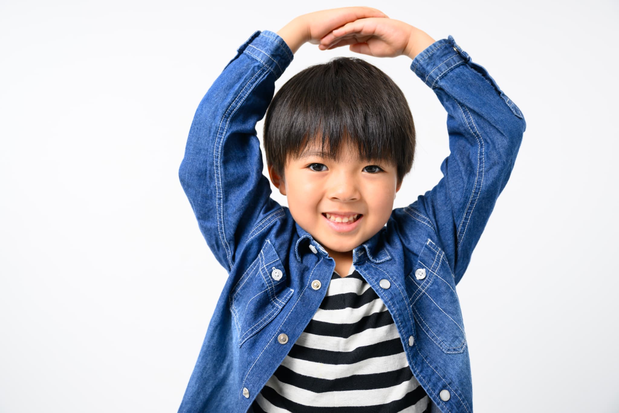 インビザライン・ファーストが適している人について説明する子ども