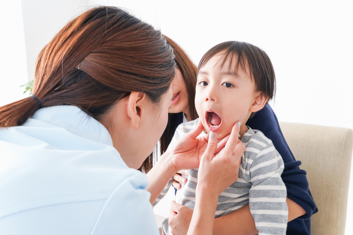 MFT(口腔筋機能療法)トレーニングを行っている