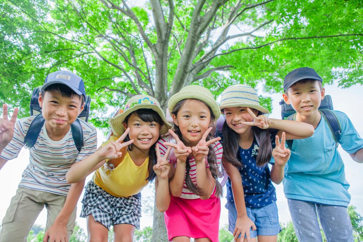 元気いっぱいの小学生たち